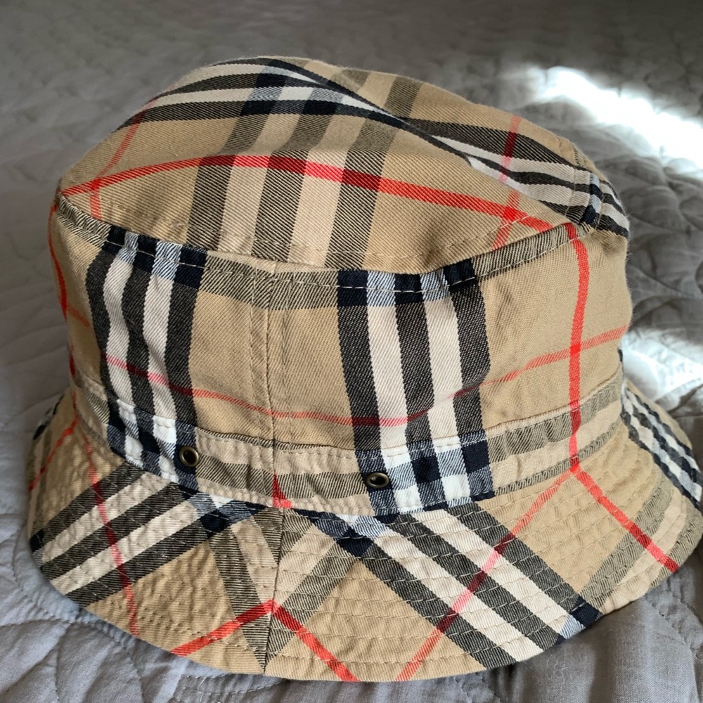 Burberry golf hat. Women’s size L/XL